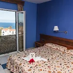 El Cerrito 3*
