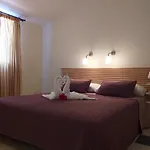 El Cerrito 3*